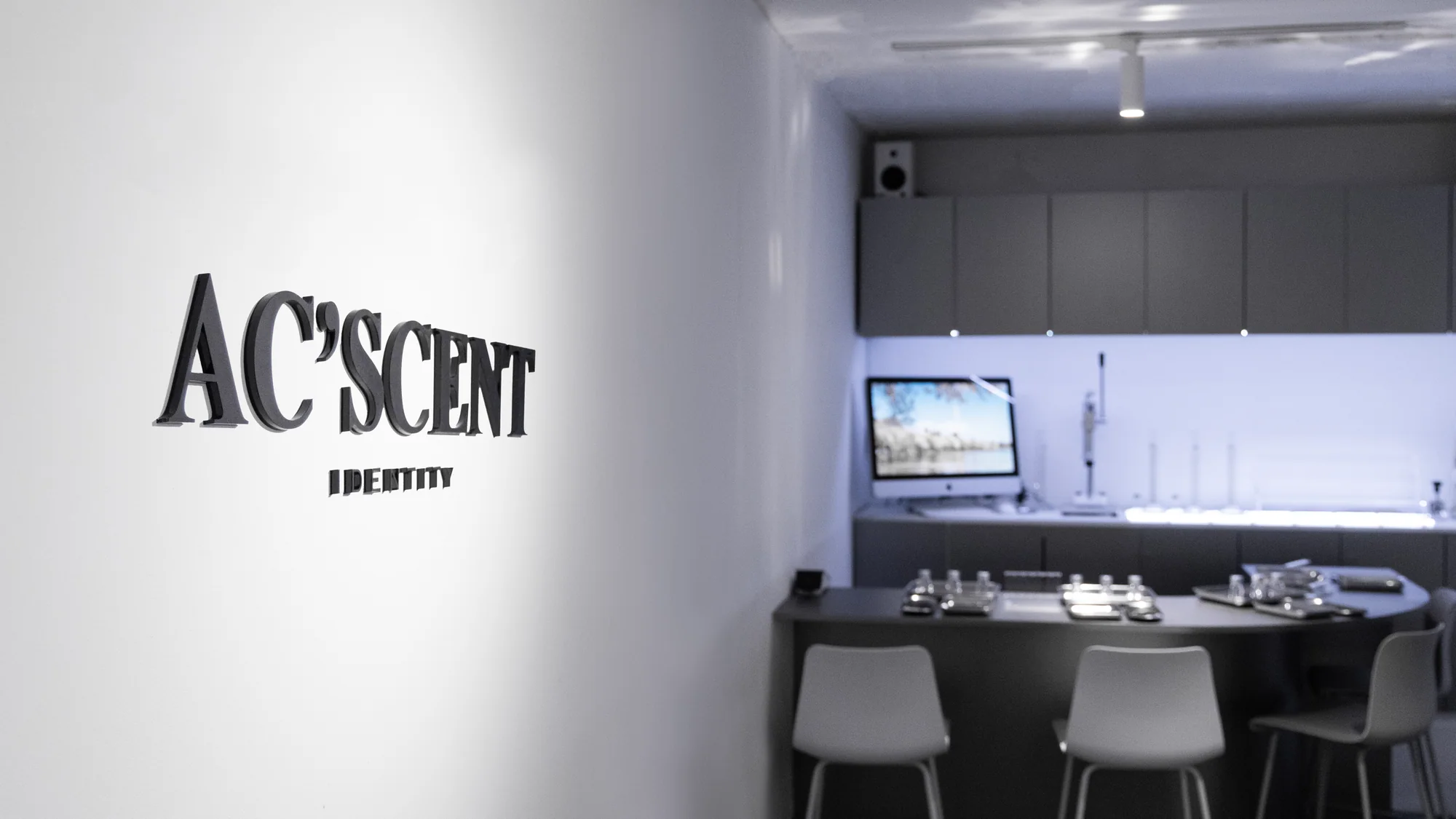 AC’SCENT ID — 은색 시향 오브제와 맞춤 조향 공간
